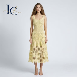 Elegante Set da Donna in Maglia Giallo Tinta Unita, Abito Lungo con Scollo a U e Cardigan Corto Lavorato all'Uncinetto - Product Image 1