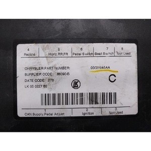300 ECU y Módulos de Computación Usados 05028645AA - Product Image 5
