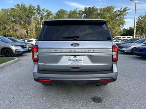 Superbe Ford Expedition XLT RWD 2024 d'occasion, jantes en alliage R17, sièges en tissu côté gauche, climatisation adaptative, sièges trois rangées, démarrage à distance - Product Image 2