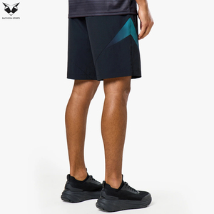 Conjunto de Pantalones Cortos Deportivos Negros para Hombre, Chaqueta Deportiva con Capucha y Paneles Geométricos Turquesa Modernos y Pantalones Cortos Deportivos a Juego - Product Image 5