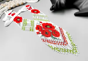 Collier tendance aux coquelicots rouges, bijoux pour les amoureux de la nature, cadeau pour la fête des mères, collier hippie bohème en perles de rocaille - Product Image 3
