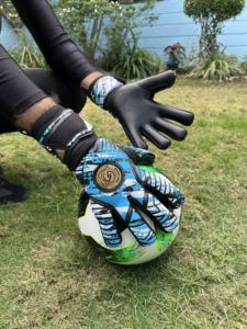 Gants de gardien de but de football sur mesure de haute qualité, découpe des doigts négative, respirants, en latex allemand de 4 mm, poignées légères - Product Image 3