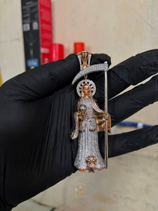 Colgante de Santa Muerte con diseño de calavera del Grim Reaper, Moissanita VVS, Plata de ley 925, Chapado en oro de 14K, Certificado GRA, Lujo Hip - Product Image 1
