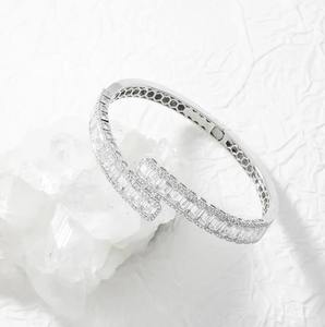 Bracelet manchette Hip Hop en argent sterling 925 plaqué or blanc, serti de diamants baguette VVS pour femme - Product Image 1