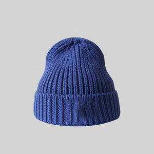 Gorro de invierno Unisex de algodón 100% de calidad superior, gorro tejido con etiqueta de logotipo personalizado, gorro cálido de Color sólido tejido para negocios de playa - Product Image 3