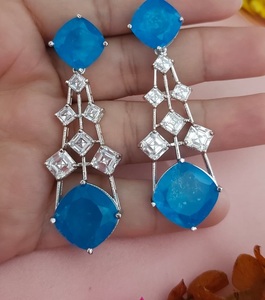 Encantadores Pendientes de Plata de Primera Calidad con Moissanita, Estilo Lágrima, para Mujer, Ideales para Fiestas y Eventos Nocturnos, con un Brillo Deslumbrante - Product Image 3