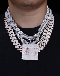 Colgante de nombre personalizado de diseñador en plata de ley con diamantes VVS Moissanite, colgante de diamante Baguette brillante, diseño de tendencia - Product Image 1