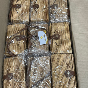 Sacs ronds en rotin de Bali de qualité supérieure avec poignée en cuir, fabriqués au Vietnam, pour la décoration de villégiateurs de luxe par 99 Gold Data - Product Image 1