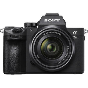 Cámara sin Espejo A7 III para Vlogs con Pantalla Dual, Sensor CMOS, Cuerpo de Plástico, Lente de 28-70 mm F/3.5-5.6 y Paquete Básico - Product Image 4