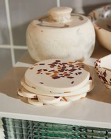 Ensemble de sous-verres en résine blancs multicolores, design rond, accessoires de table uniques faits à la main pour café, thé, vin, vente en gros de tapis et de dessous de verre