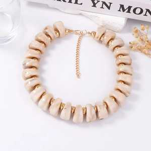 Collier de perles géométriques irrégulières en résine fluorescente bleue, écologique, fait main, unisexe, élégant, idéal pour Noël - Meilleures ventes - Product Image 1