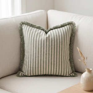 Funda de cojín decorativa con estampado de rayas color óxido y ribete, para decoración de sala de estar estilo rústico. - Product Image 3