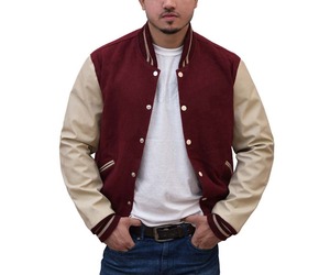 Veste universitaire pour homme en laine, couleur unie beige bordeaux, col rabattu, fermeture boutonnée, coupe classique, style preppy, en vente - Product Image 4