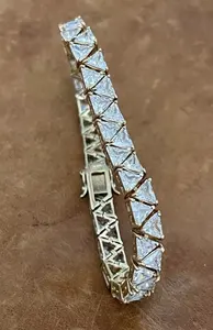 Bracelet tennis Tishya en moissanite taille trillon, plaqué or jaune 925 sur argent sterling, style vintage, bijoux pour homme - Product Image 6