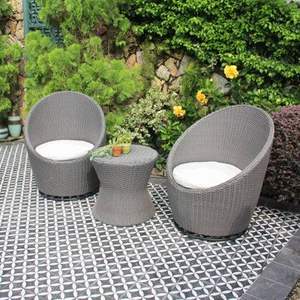 Magnifique ensemble de salon de jardin moderne et imperméable avec chaises en rotin tressé à la main pour utilisation au bord de la piscine, dans le jardin, à l'hôtel et dans la cour. - Product Image 2