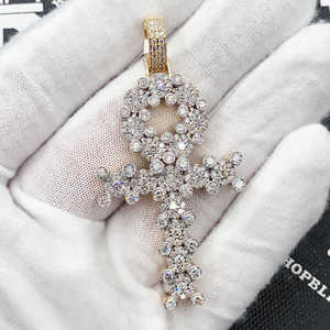 Collier pendentif hip-hop haut de gamme de qualité supérieure, entièrement serti de diamants, avec micro-pavé de moissanite, bijoux rap pour hommes, idéal pour les soirées - Product Image 3