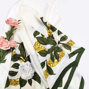 Pañuelos de seda y poliéster satinado para mujer, estampados personalizados, pañuelos grandes de seda para eventos, los más vendidos de primavera, verano y otoño. - Product Image 5