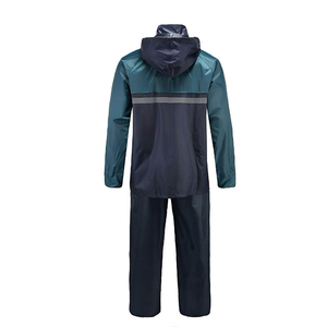 Traje Impermeable Premium con Forro de Malla Transpirable, Tela de Poliéster, Uso en Exteriores, Traje Resistente a Tormentas de PVC - Product Image 2
