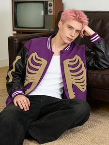 Chaqueta Varsity Morada para Hombre con Bordado de Toalla y Mangas de Cuero PU, Cuello Alto, Estilo Urbano - Product Image 5