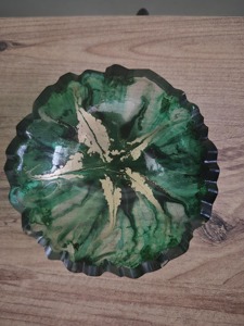 Cuenco de Resina Hecho a Mano con Forma de Pétalo, Centro de Mesa Iridiscente, Cuenco Artístico Único, Regalo Decorativo para el Hogar - Product Image 6