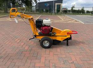 Desbrozadora de tocones a gasolina LASKI F360SW de 14 pulgadas de profundidad con motor y engranajes de pivote central para una operación de baja fatiga - Product Image 3