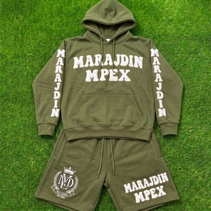Conjuntos de Sudadera con Capucha y Pantalones Cortos para Hombre con Bordado de Parche de Chenilla Personalizado, Venta al por Mayor, Chándal de Forro Polar Grueso, Ropa Deportiva Urbana, Trajes Jogger de 2 Piezas - Product Image 5