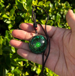 Colgante Artesanal de Orgonita con Lámina de Oro y Cristales de Reiki de 7 Chakras para Buena Suerte, Yoga y Meditación - Product Image 5