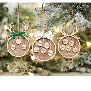 Adorno Navideño de Madera Personalizado con Forma de Alce, con Nombres y Mensajes Personalizados para Decoración Familiar Navideña - Product Image 1