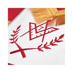 Delantal de Maestro Masón de la Logia Azul con Cinta Roja, Hilo Dorado, Corona y Flecos de Encaje Étnico de Terciopelo MAP-0116 - Product Image 3
