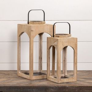 Linterna de madera natural con acabado rústico para exhibición de velas en interiores y exteriores y para fines decorativos del hogar. - Product Image 1