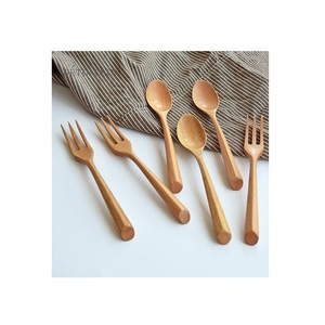 Cuillère en bois Quest, un ustensile ménager durable, conçu pour faciliter la préparation efficace et le service pratique - Product Image 5