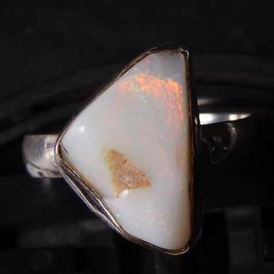 แหวนโอปอลออสเตรเลียธรรมชาติขัดเงาแบบหยาบ ตัวเรือนเงิน ประดับพลอย ของขวัญแต่งงานสำหรับเธอ สินค้ามาใหม่ - Product Image 1