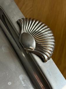 Bandeja de servir rectangular vintage con asas decorativas en forma de concha, perfecta para uso diario, eventos de catering y servicio de fiestas. - Product Image 5