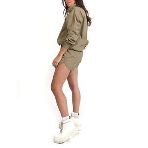 Conjunto de Pantalones Cortos y Chaqueta Cortavientos para Mujer, Estilo Urbano, Bloques de Color, Ligero - Product Image 3