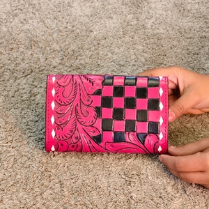 Porte-cartes de crédit pour femmes, tendance et de haute qualité, en cuir véritable fait main, avec fermeture à bouton et motifs floraux - Product Image 2