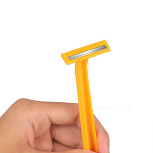 Rasoirs jetables à double lame en acier inoxydable de 24 pièces avec carte de suspension incluse pour le rasage du visage et du corps du bikini des aisselles - Product Image 1