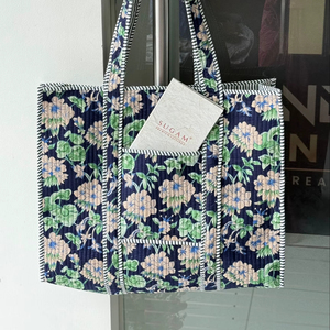 กระเป๋าผ้าฝ้ายลายควิลท์  ลายดอกไม้คลาสสิกแบบแฮนด์บล็อก  ออกแบบมาเพื่อการใช้งานประจำวันและการพกพาอย่างยั่งยืน  สามารถปรับแต่งได้ - Product Image 3