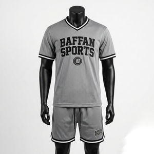 Conjunto Deportivo de Malla Transpirable de Poliéster Premium, Gris y Negro, con Logotipo Personalizado Serigrafiado para Hombre - Product Image 1