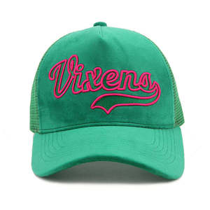 Gorra Trucker de Alta Calidad con Bordado Clásico y Anillos Metálicos Laterales, 100% Denim con Efecto Lavado Ácido - Product Image 4