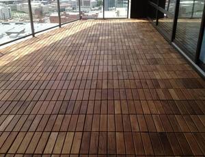 Dalles de terrasse en bois d'acacia faciles à installer, interverrouillables, pour l'extérieur - Product Image 3