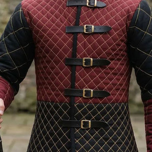 Gambeson matelassé bicolore médiéval personnalisé en coton rembourré pour homme – Manteau doublet robuste pour entraînement LARP et reconstitution historique - Product Image 4