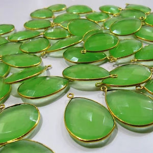 Calcedonia Verde en Forma de Pera 18x25mm, Conectores de Bisel Briolette, Dijes, Colgante de Cuarzo Hidro Verde de un Solo Anillo, se vende por pieza - Product Image 1
