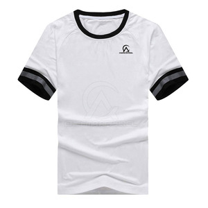 Conjunto de camiseta y pantalones cortos de moda urbana, tela suave y transpirable para uso casual de verano y viajes. - Product Image 3