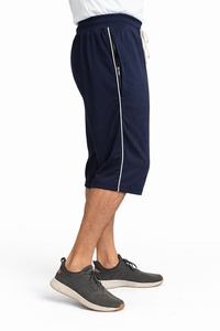 Shorts en coton bleu marine pour hommes, tissu doux et respirant pour un confort et une relaxation tout au long de la journée, coupe décontractée jusqu'aux genoux, taille élastique - Product Image 2
