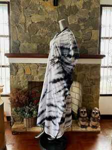 เดรสคาฟทันผ้าเรยอนย้อมสีแบบชิโบริ ไซส์พลัส คอวี สไตล์โบโฮ ทรงหลวมสำหรับผู้หญิง - Product Image 2