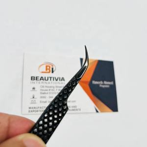 Pince à cils incurvée au plasma noir personnalisée de marque en acier inoxydable testée à la main avec une forte prise en main - Product Image 5