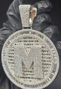 จี้เพชรโมอิสซาไนต์ VVS แบบกำหนดเองรูปวงกลมสำหรับผู้ชาย เงินแท้ 925 ประดับเพชรแบบ Iced Out เครื่องประดับจี้ตัวอักษรแบบกำหนดเอง สไตล์ฮิปฮอป - Product Image 2