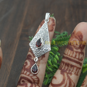 จี้เงินแท้ 925 ประดับพลอยโกเมนทรงหยดน้ำ ทำมือ รูปทรงเพชร พลอยโกเมนสีแดง จี้ห้อยประดับเพชร ของขวัญสำหรับผู้หญิง - Product Image 3