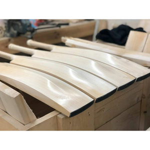Bate de Críquet de Madera de Primera Clase al por Mayor de Fábrica, Bate de Críquet de Salgueiro Inglés Ligero Pre-entrenado, Grado 1 con Adhesivo Personalizado - Product Image 3