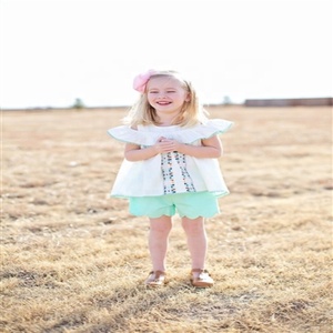 Top en coton brodé à épaules dénudées pour bébé fille, mignon et blanc, short contrasté pour enfants, vente en gros, directement à l'usine, 2020 - Product Image 3